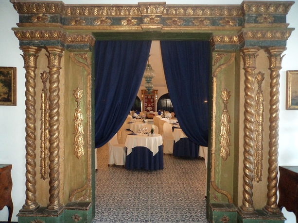 Imagen del bar/restaurante del Hotel Arathena Rocks. Foto 3