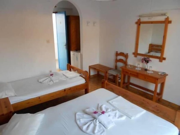 Imagen de la habitación del Hotel Aratos. Foto 6