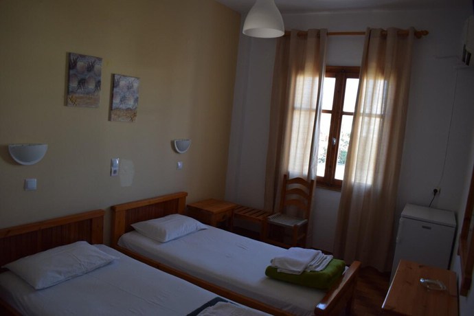 Imagen de la habitación del Hotel Aratos. Foto 7