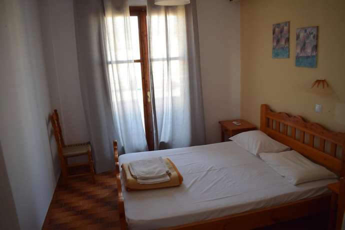 Imagen de la habitación del Hotel Aratos. Foto 8