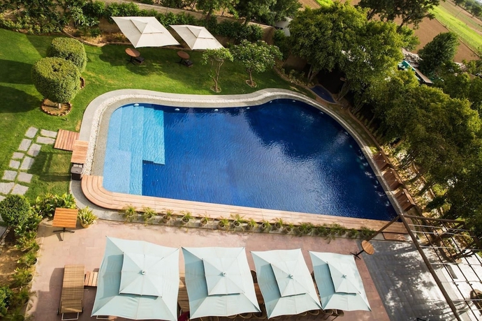 Imagen de la piscina del Hotel Aravali Resorts. Foto 19