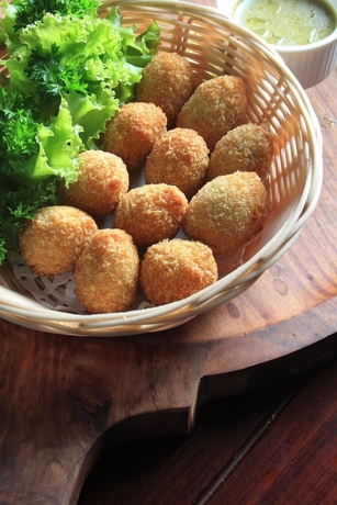 Imagen del bar/restaurante del Hotel Aravali Resorts. Foto 5