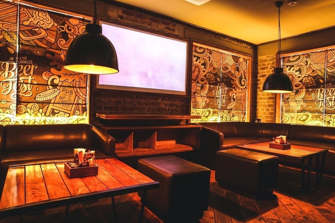 Imagen del bar/restaurante del Hotel Aravali Resorts. Foto 7