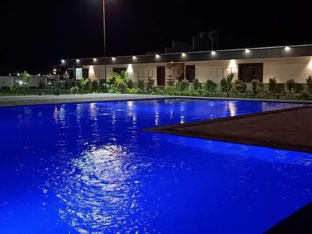 Imagen de la piscina del Hotel Aravalli Hill Resort. Foto 19
