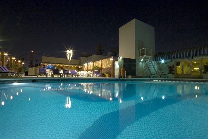 Imagen de la piscina del Hotel Aravi. Foto 8