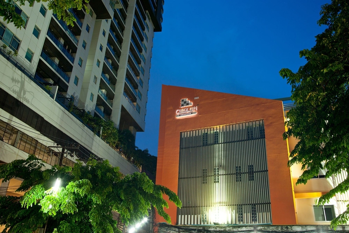 Imagen de los exteriores del Hotel Arawana Express Phromphong. Foto 11