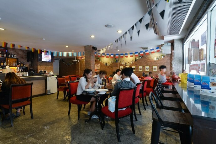 Imagen del bar/restaurante del Hotel Arawana Residence Phromphong. Foto 17