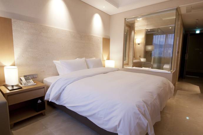 Imagen de la habitación del Hotel Arban. Foto 8