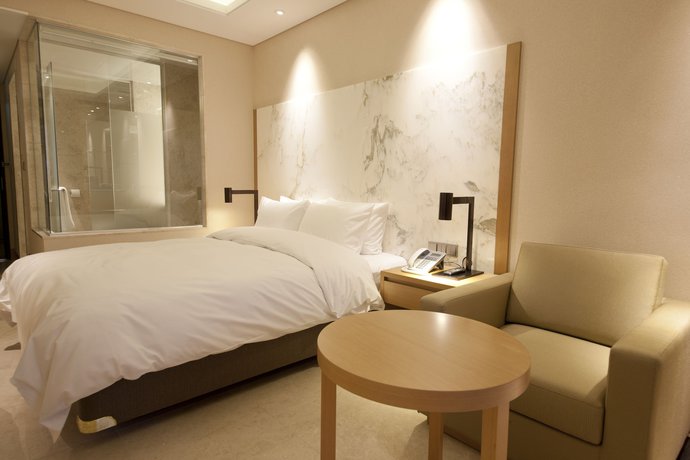 Imagen de la habitación del Hotel Arban. Foto 10