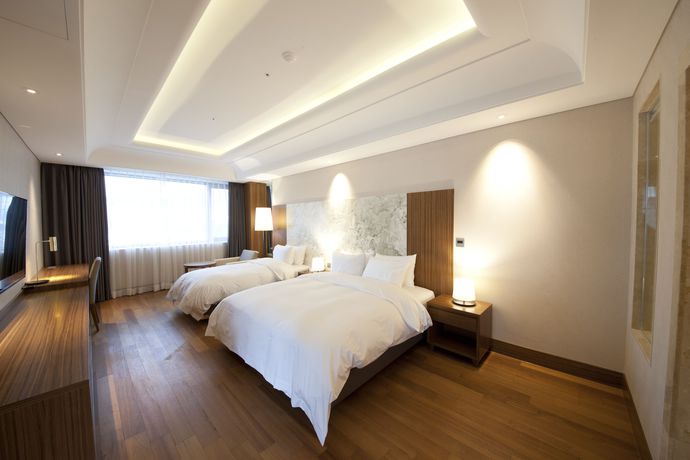 Imagen de la habitación del Hotel Arban. Foto 16