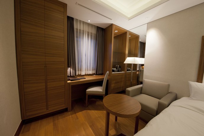 Imagen de la habitación del Hotel Arban. Foto 18