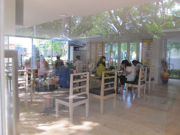 Imagen de los interiores del Hotel Arbani. Foto 15
