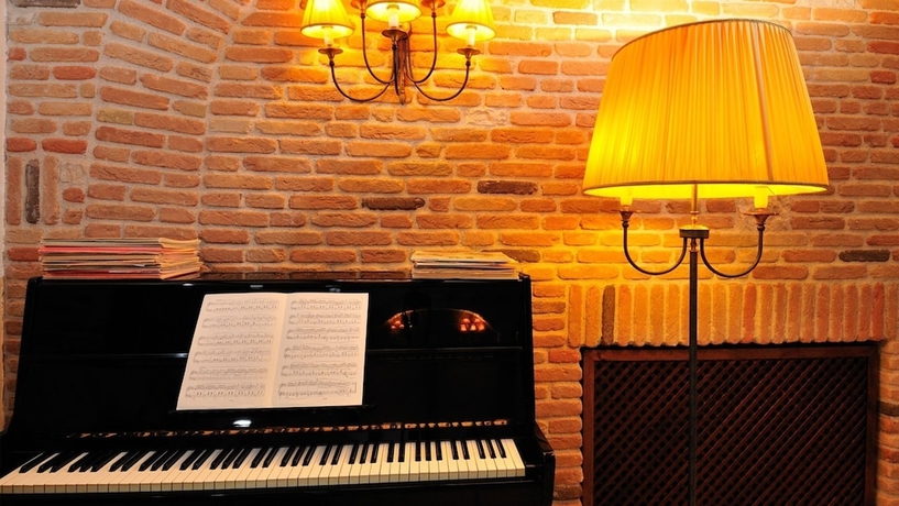 Imagen del bar/restaurante del Hotel Arbatasar. Foto 2