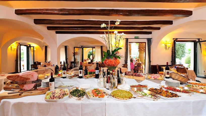 Imagen del bar/restaurante del Hotel Arbatasar. Foto 3