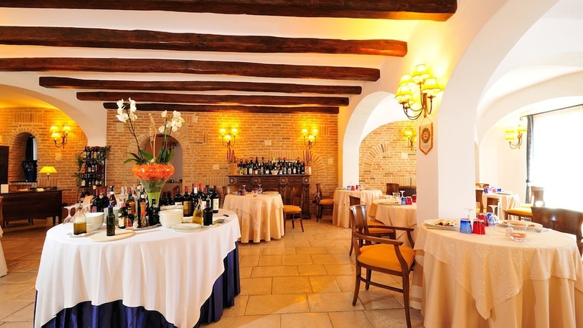 Imagen del bar/restaurante del Hotel Arbatasar. Foto 5