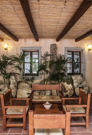 Imagen de los interiores del Hotel Arbatax Park Resort - Borgo Cala Moresca. Foto 13