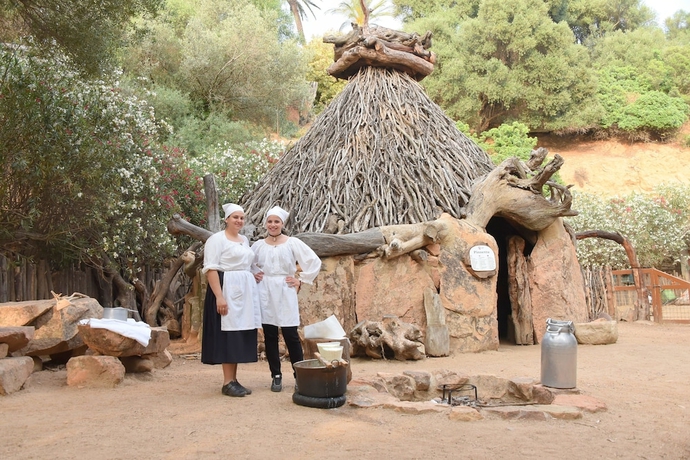 Imagen de los interiores del Hotel Arbatax Park Resort - Borgo Cala Moresca. Foto 15