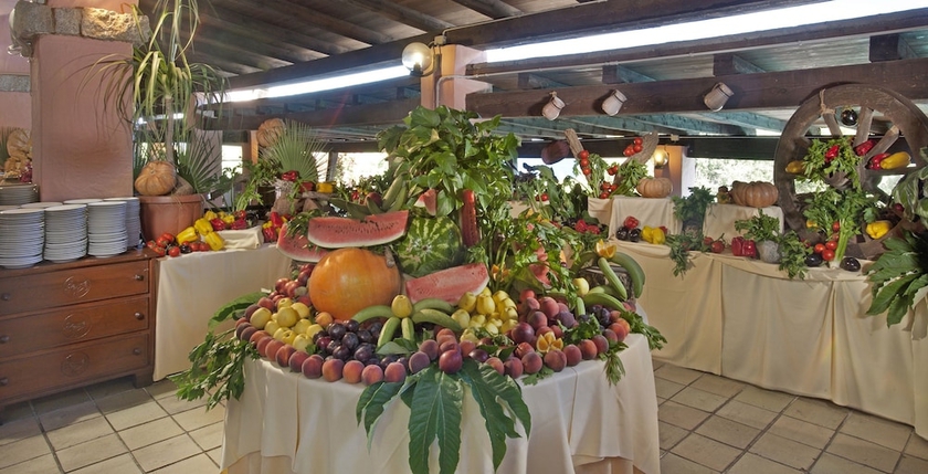 Imagen del bar/restaurante del Hotel Arbatax Park Resort - Borgo Cala Moresca. Foto 3