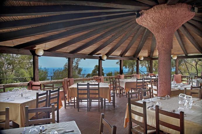 Imagen del bar/restaurante del Hotel Arbatax Park Resort - Dune. Foto 2