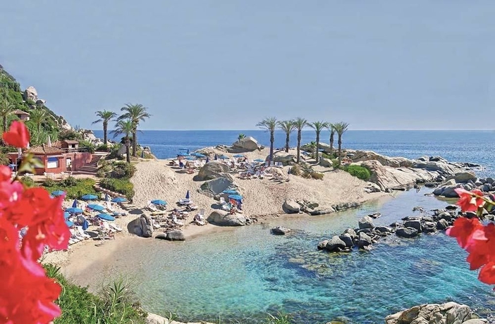 Imagen de los exteriores del Hotel Arbatax Park Resort - Telis. Foto 11