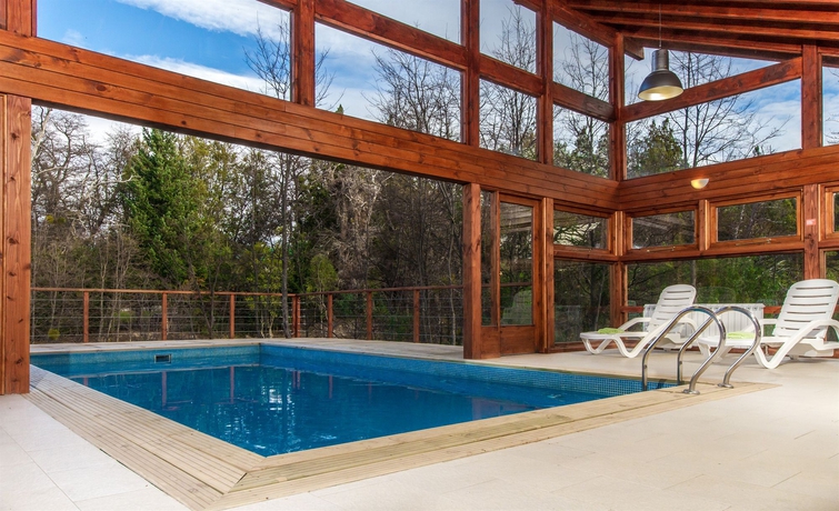 Imagen de la piscina del Hotel Arbolar Casas De Monta&ntilde;a. Foto 16