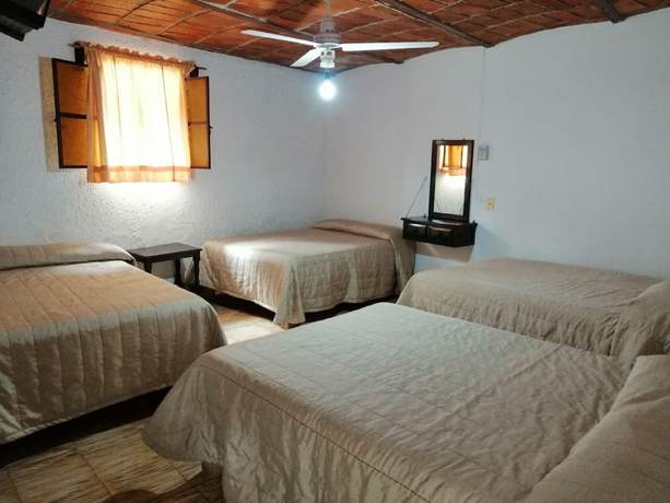 Imagen de la habitación del Hotel Arboledas. Foto 12