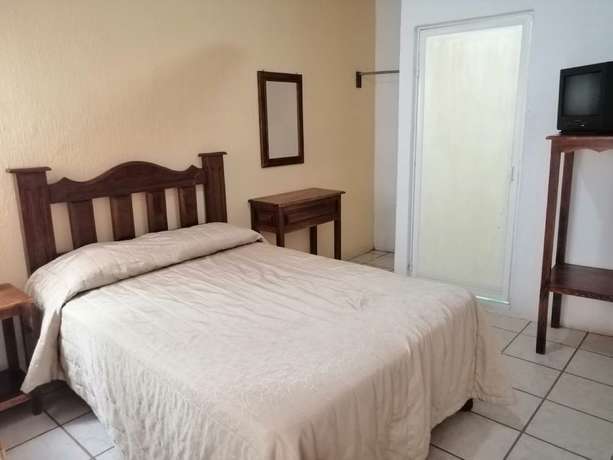 Imagen de la habitación del Hotel Arboledas. Foto 13