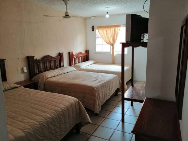 Imagen de la habitación del Hotel Arboledas. Foto 15