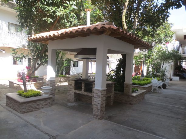 Imagen de los exteriores del Hotel Arboledas. Foto 18