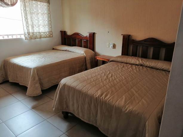 Imagen de la habitación del Hotel Arboledas. Foto 16