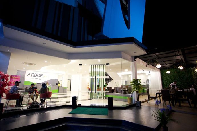 Imagen del bar/restaurante del Hotel Arbor Biz. Foto 2