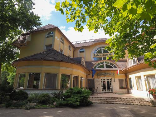 Imagen general del Hotel Arbor&eacute;tum, Hark&aacute;ny. Foto 3
