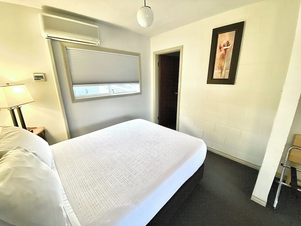 Imagen de la habitación del Hotel Arbutus Grove Motel. Foto 9