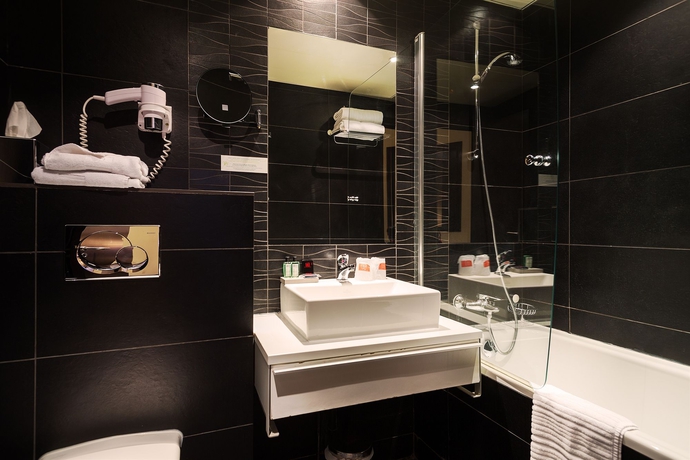 Imagen de la habitación del Hotel Arc Elysees. Foto 5