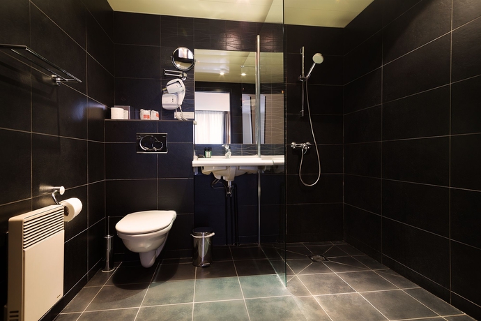 Imagen de la habitación del Hotel Arc Elysees. Foto 7