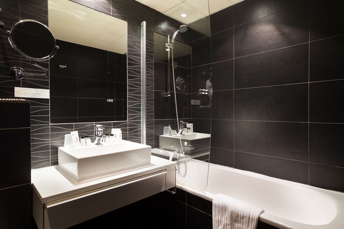 Imagen de la habitación del Hotel Arc Elysees. Foto 11