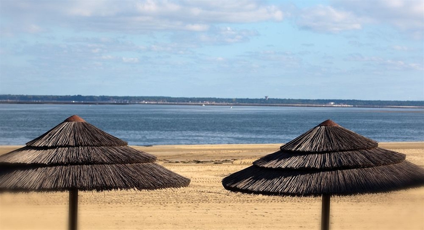 Imagen de los exteriores del Hotel Arc Sur Mer. Foto 11