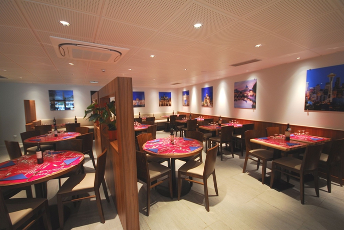 Imagen del bar/restaurante del Hotel Arcades. Foto 3