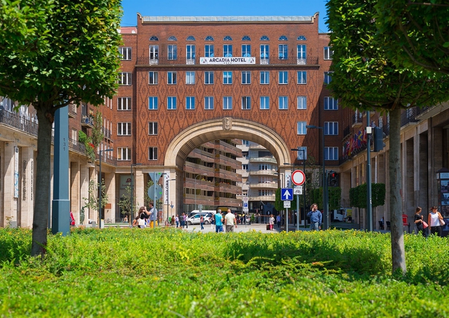 Imagen de los exteriores del Hotel Arcadia Budapest. Foto 11