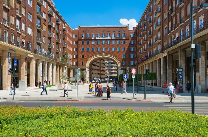 Imagen de los exteriores del Hotel Arcadia Budapest. Foto 12