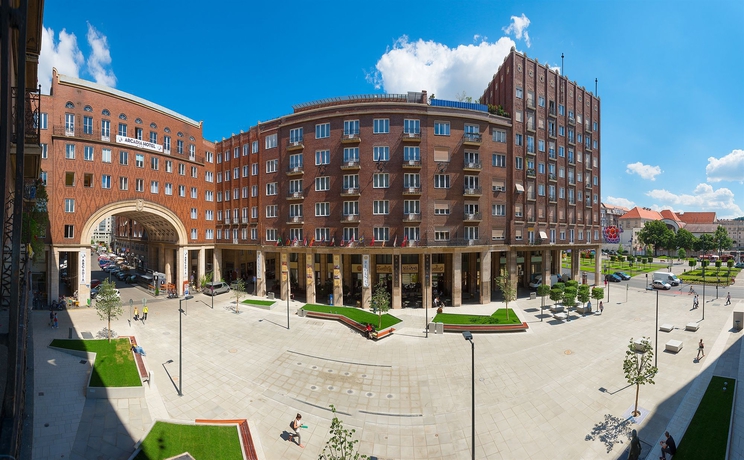 Imagen de los exteriores del Hotel Arcadia Budapest. Foto 13