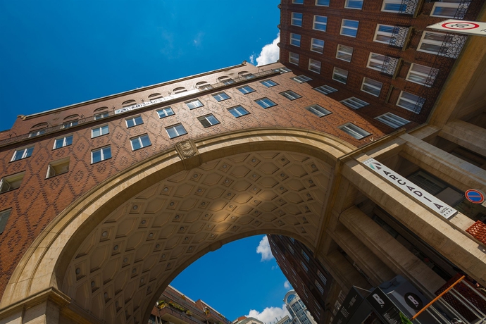Imagen de los exteriores del Hotel Arcadia Budapest. Foto 15