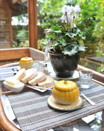 Imagen de la habitación del Hotel Arcadia Cottages. Foto 15