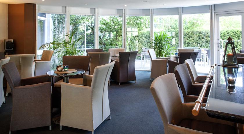 Imagen del bar/restaurante del Hotel Arcadia Hotel Amberg. Foto 2