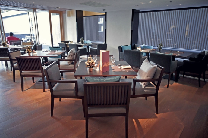 Imagen del bar/restaurante del Hotel Arcadia Suites Bangkok. Foto 3