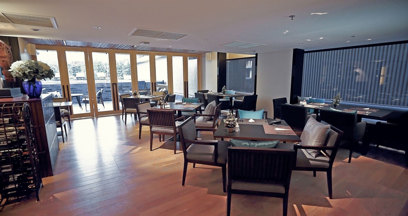Imagen del bar/restaurante del Hotel Arcadia Suites Bangkok. Foto 5