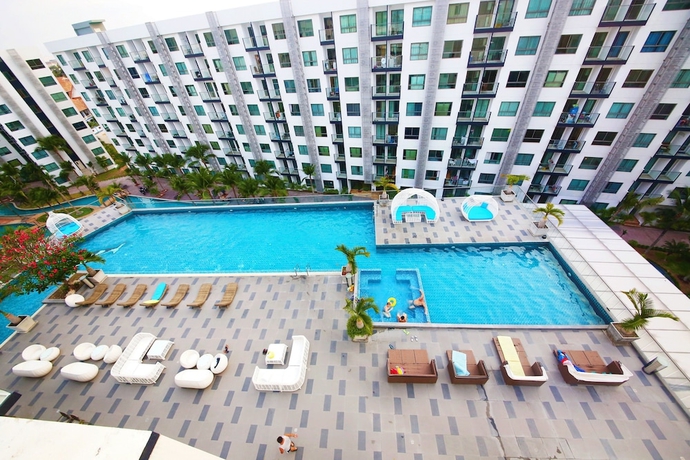 Imagen de la piscina del Hotel Arcadia Waters Condo Resort Pattaya. Foto 16