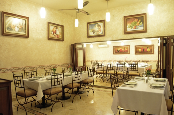 Imagen del bar/restaurante del Hotel Arcangel. Foto 2