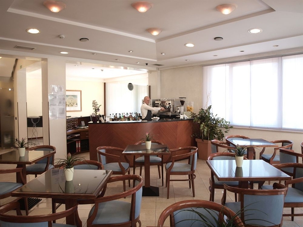 Imagen del bar/restaurante del Hotel Arcangelo Roof. Foto 8