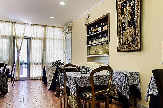 Imagen del bar/restaurante del Hotel Arcangelo, Viareggio. Foto 2